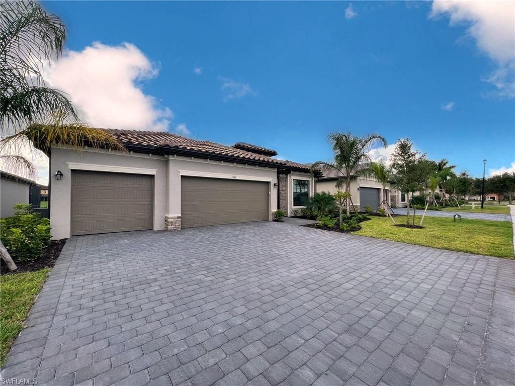 1388 Birdie Dr, Naples, FL 34120-3