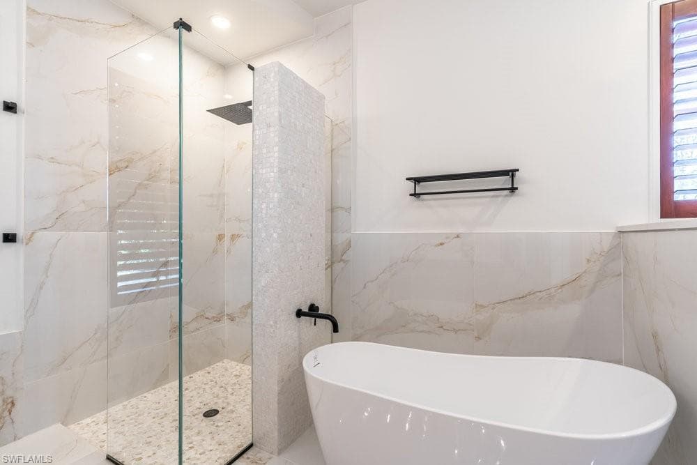 1160 8th St S, Naples, FL 34102-12