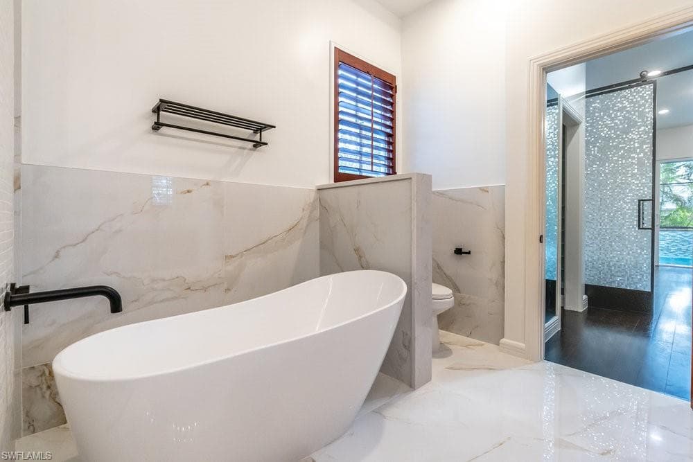 1160 8th St S, Naples, FL 34102-15