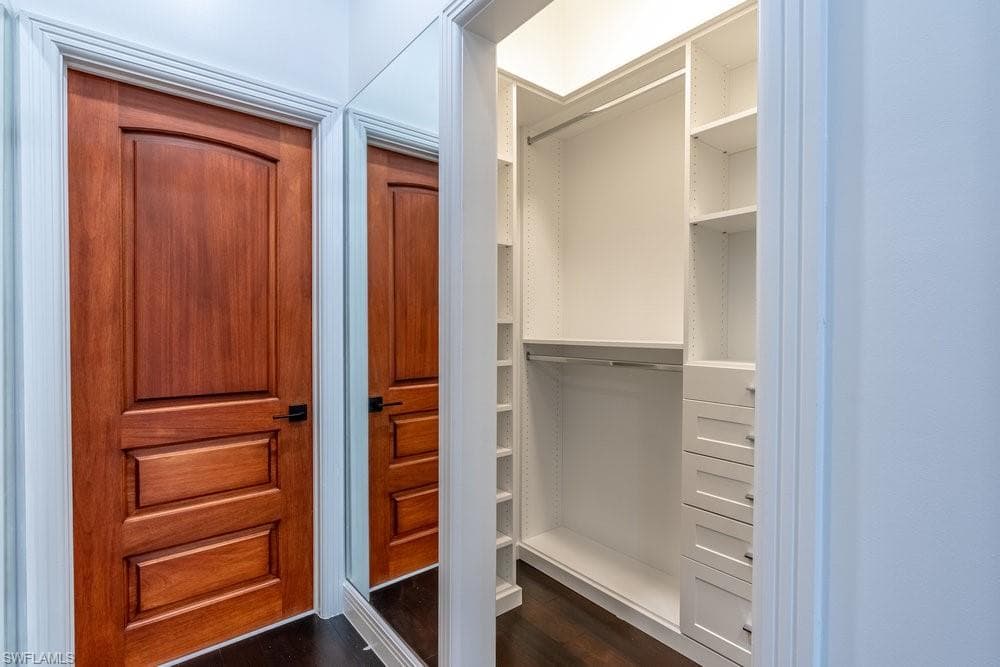 1160 8th St S, Naples, FL 34102-18