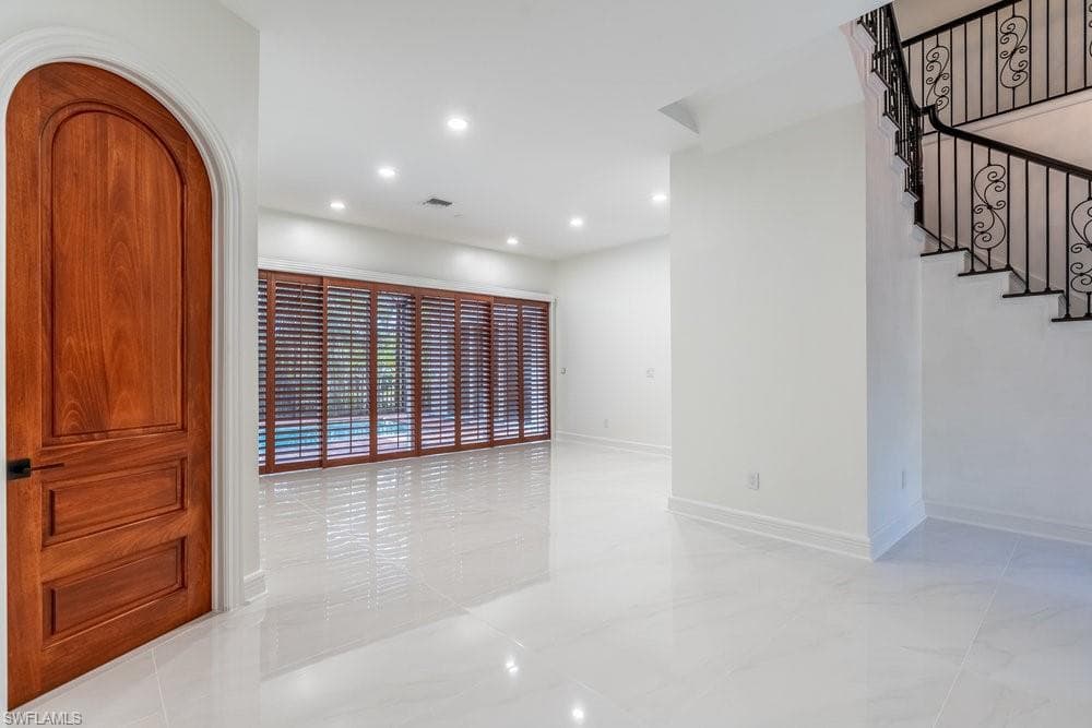 1160 8th St S, Naples, FL 34102-19