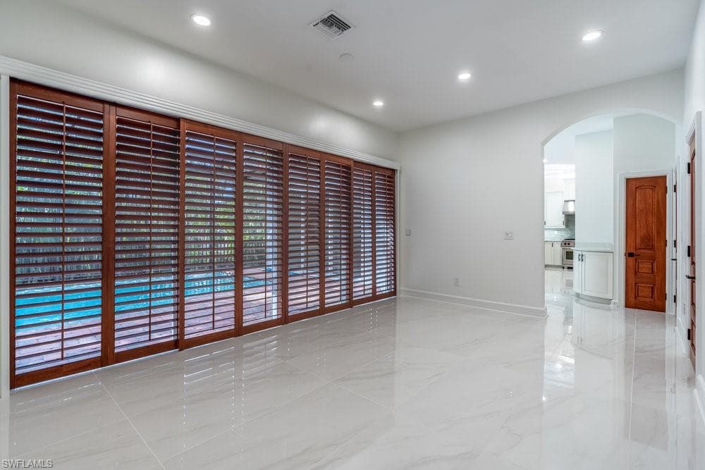 1160 8th St S, Naples, FL 34102-20