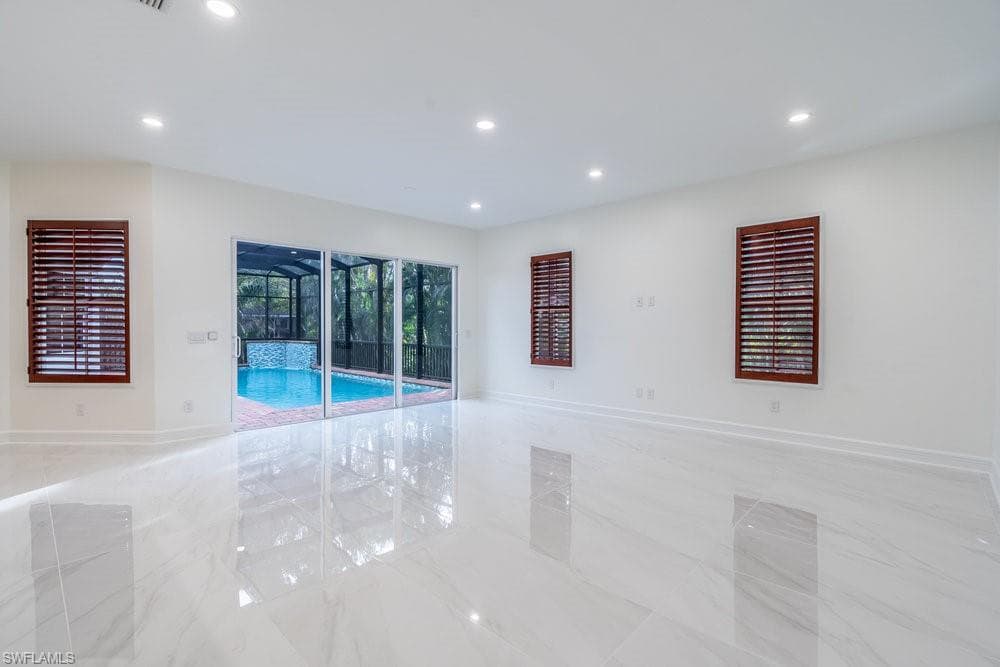 1160 8th St S, Naples, FL 34102-25