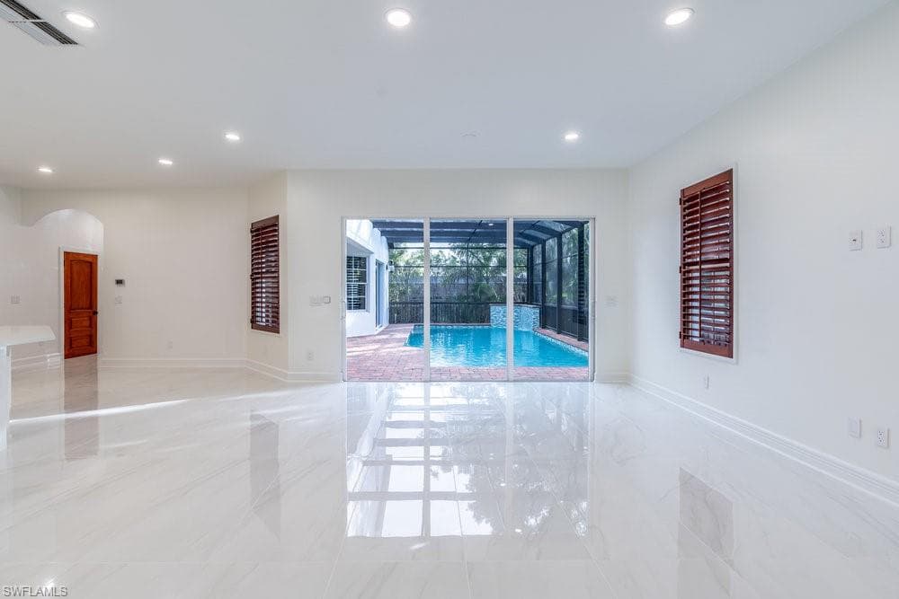 1160 8th St S, Naples, FL 34102-26