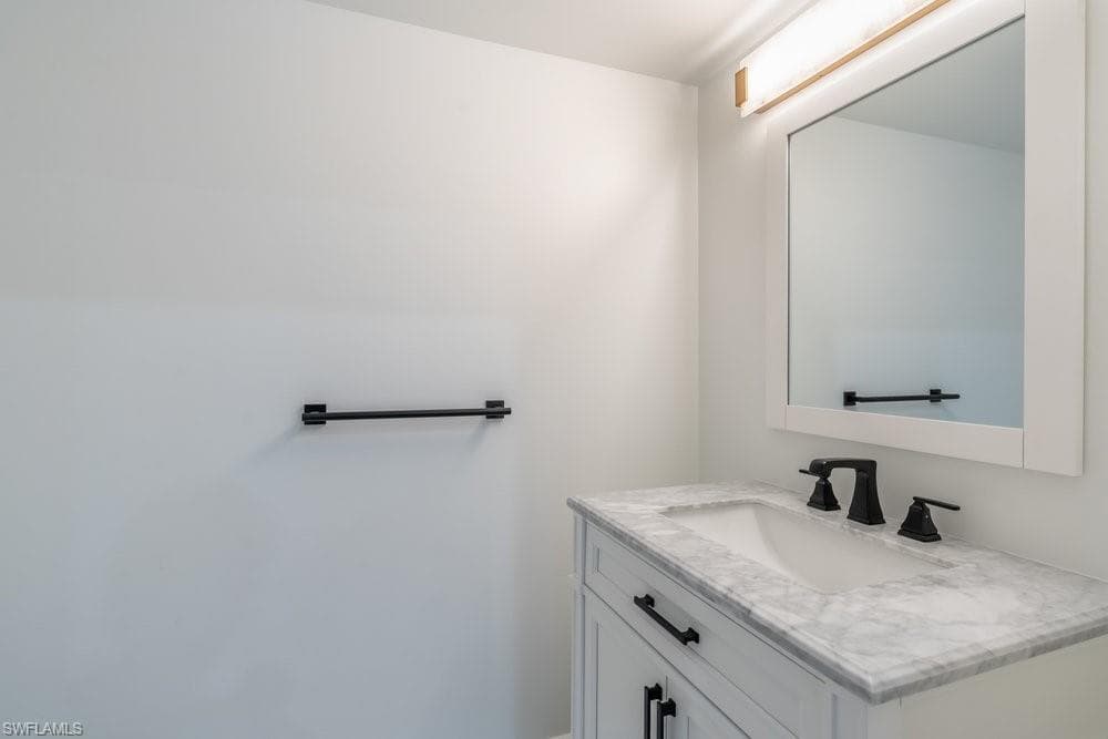1160 8th St S, Naples, FL 34102-28