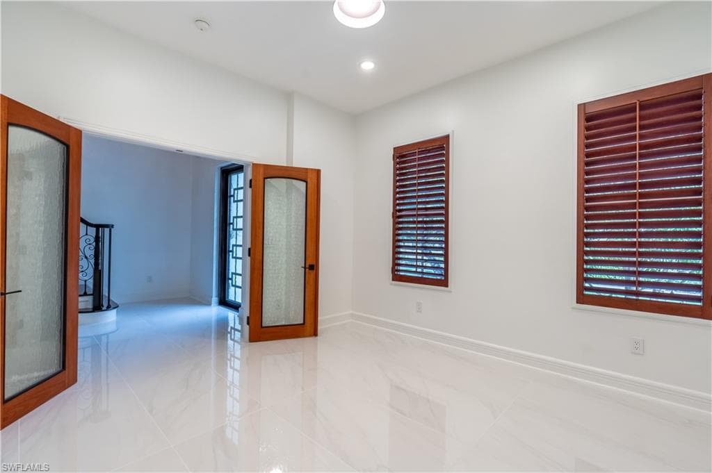 1160 8th St S, Naples, FL 34102-30