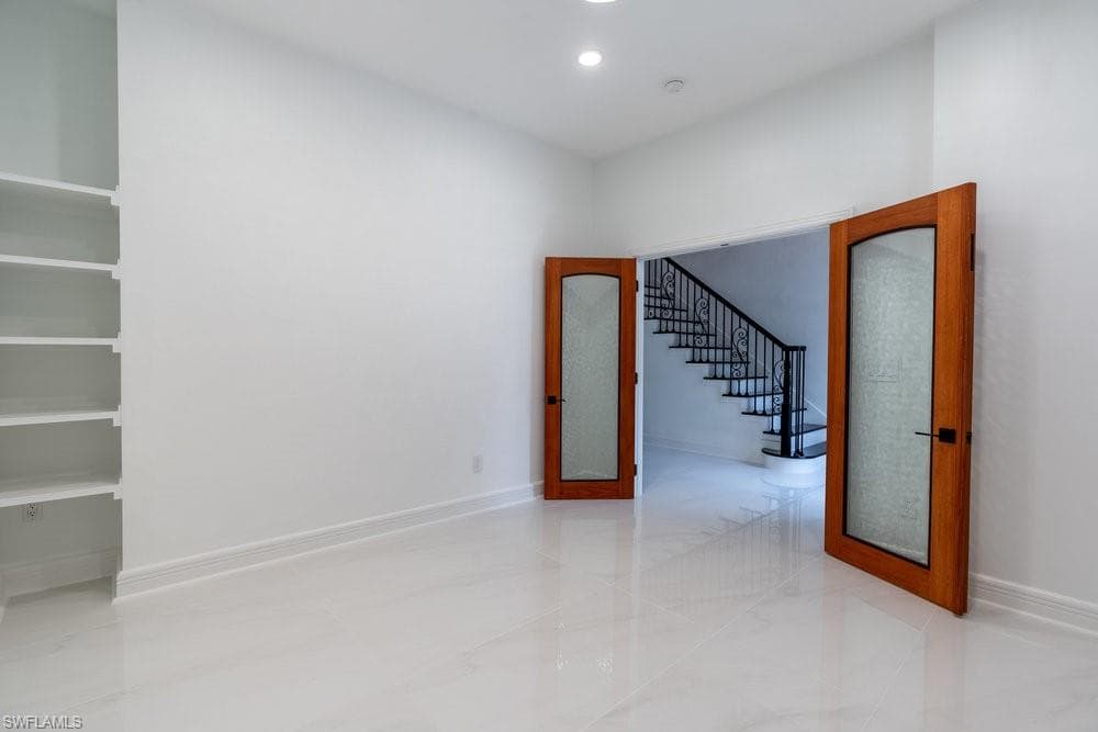1160 8th St S, Naples, FL 34102-31