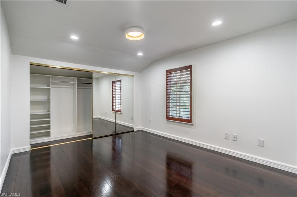 1160 8th St S, Naples, FL 34102-34