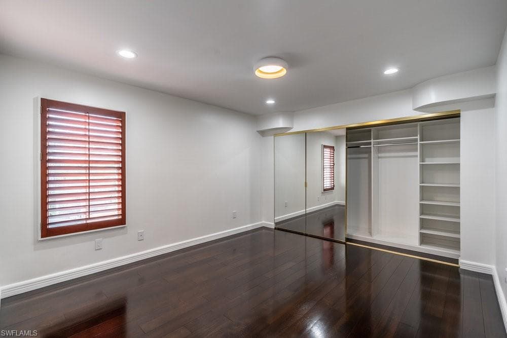 1160 8th St S, Naples, FL 34102-36