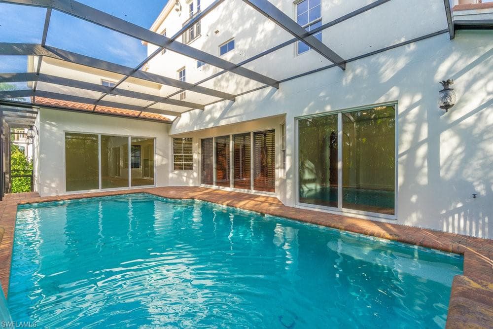 1160 8th St S, Naples, FL 34102-3
