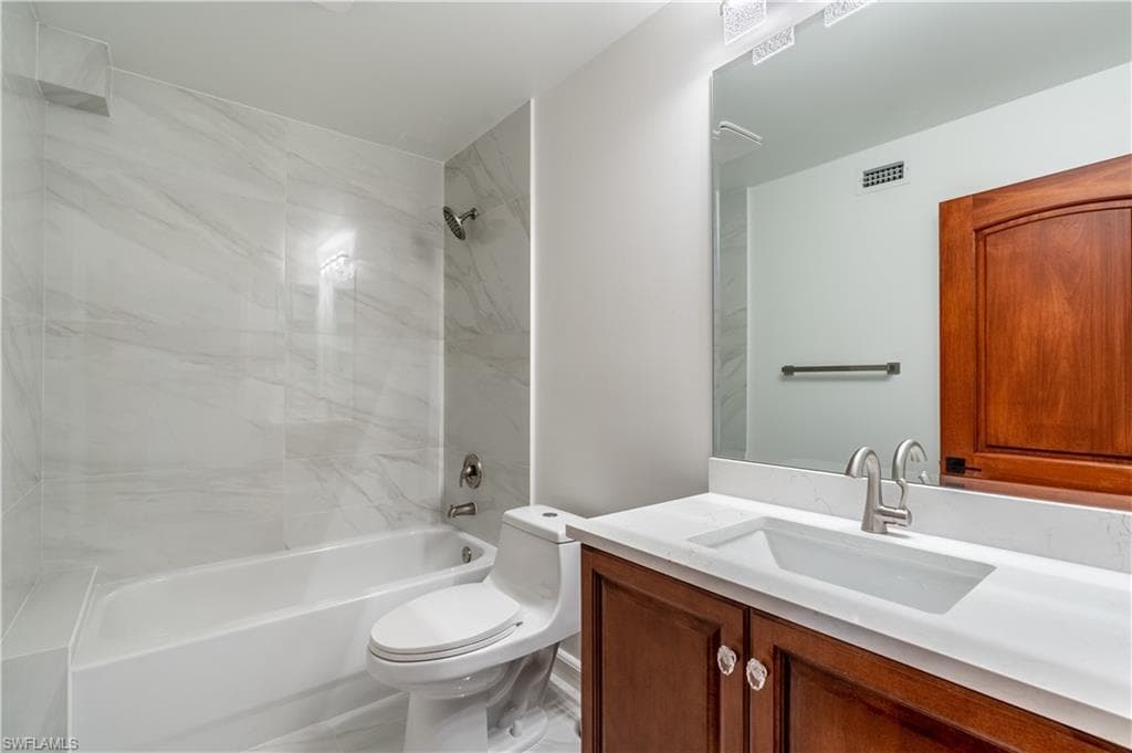 1160 8th St S, Naples, FL 34102-40