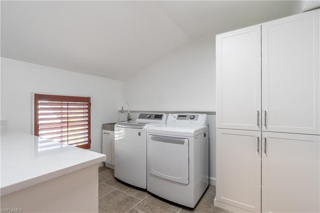 1160 8th St S, Naples, FL 34102-43