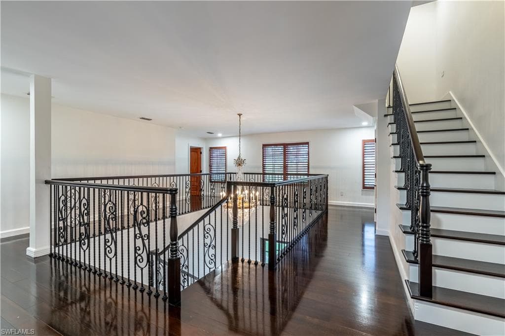 1160 8th St S, Naples, FL 34102-44