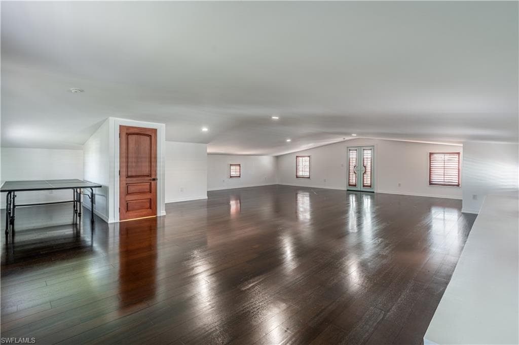 1160 8th St S, Naples, FL 34102-45