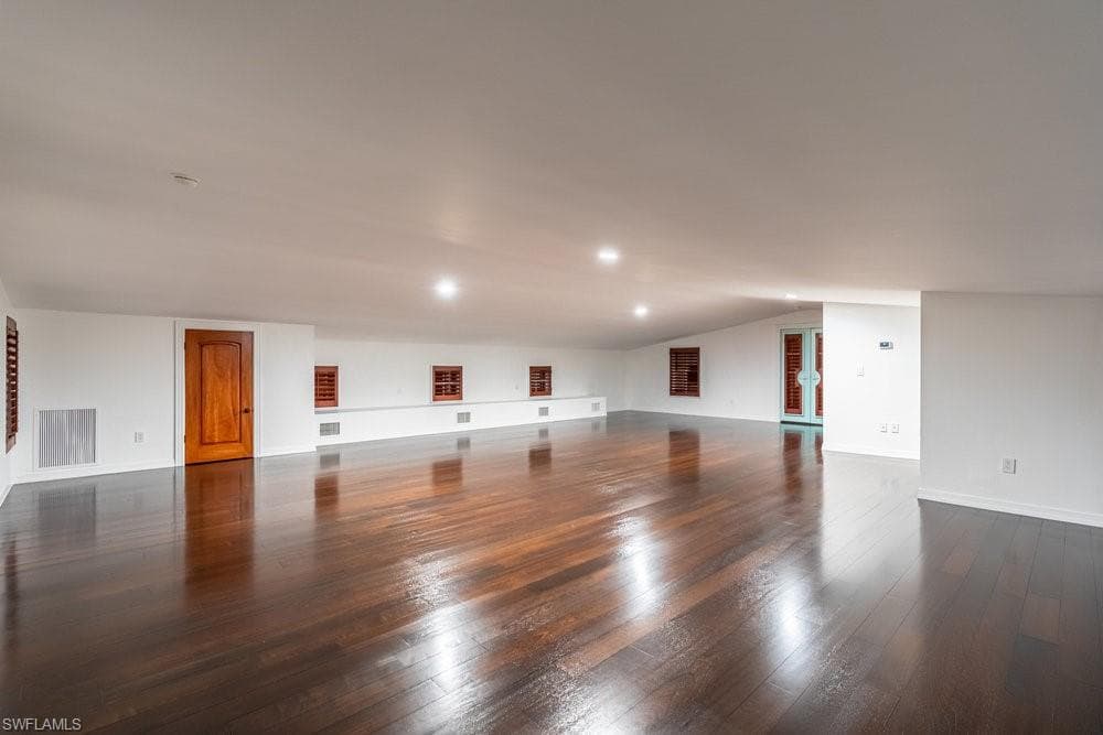 1160 8th St S, Naples, FL 34102-46