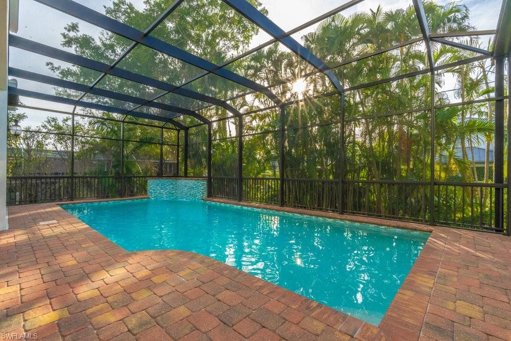 1160 8th St S, Naples, FL 34102-4