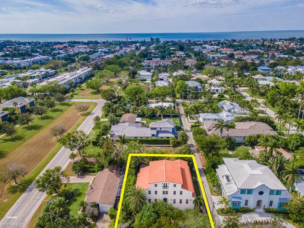1160 8th St S, Naples, FL 34102-51