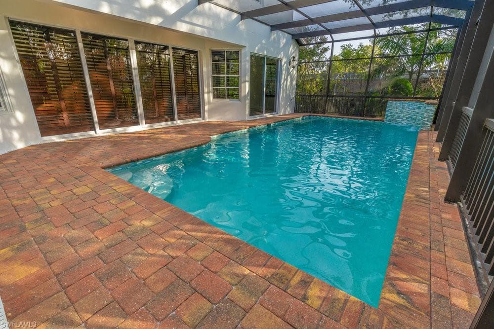 1160 8th St S, Naples, FL 34102-5