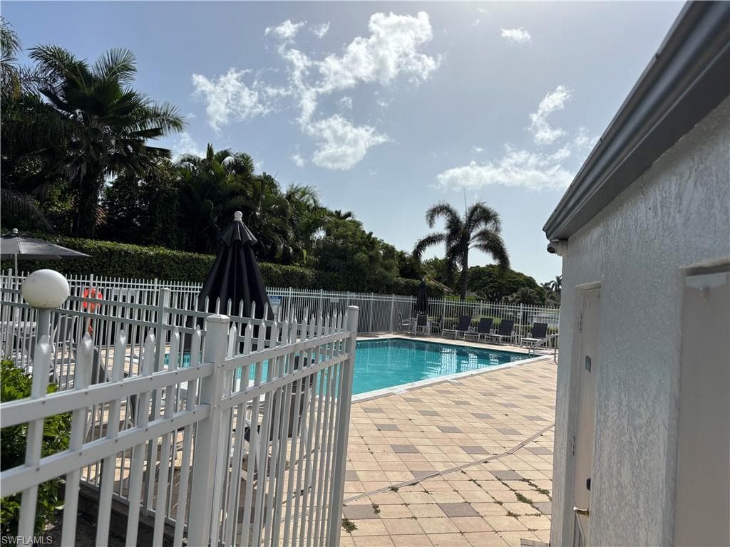 852 Belville Blvd, Naples, FL 34104-18