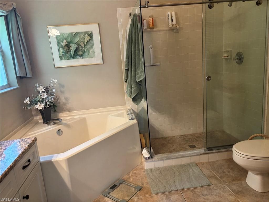 852 Belville Blvd, Naples, FL 34104-5