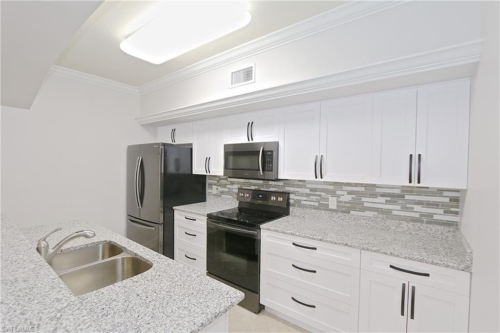 7905 Preserve Cir 111, Naples, FL 34119-3