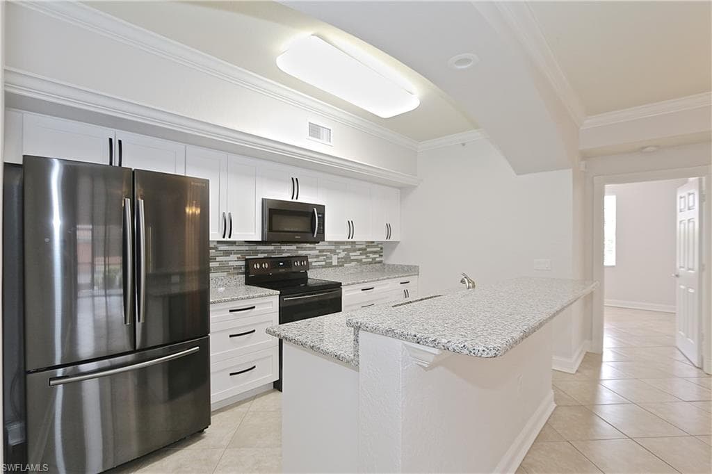 7905 Preserve Cir 111, Naples, FL 34119-5