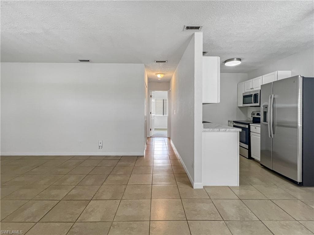 4613 Bayshore Dr B7, Naples, FL 34112-9