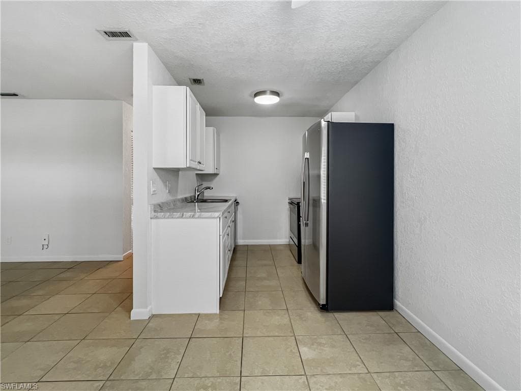 4613 Bayshore Dr B7, Naples, FL 34112-10