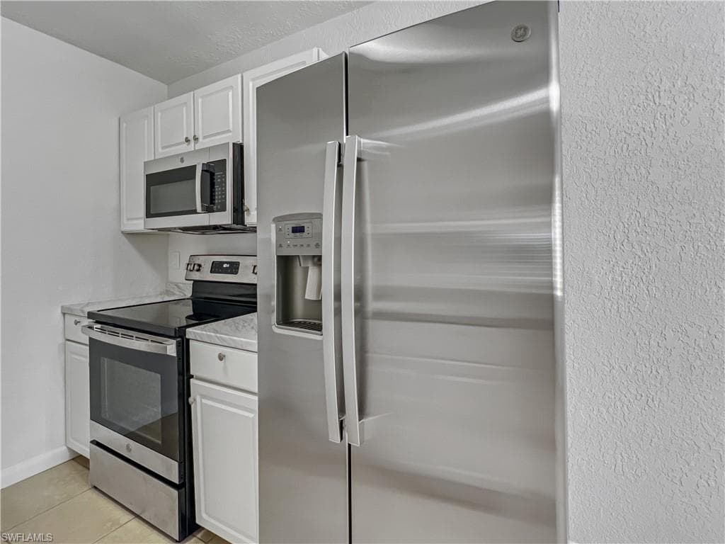 4613 Bayshore Dr B7, Naples, FL 34112-13