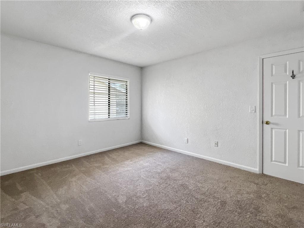 4613 Bayshore Dr B7, Naples, FL 34112-18