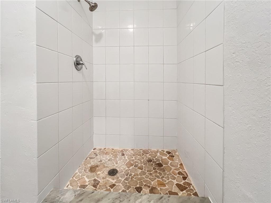 4613 Bayshore Dr B7, Naples, FL 34112-24