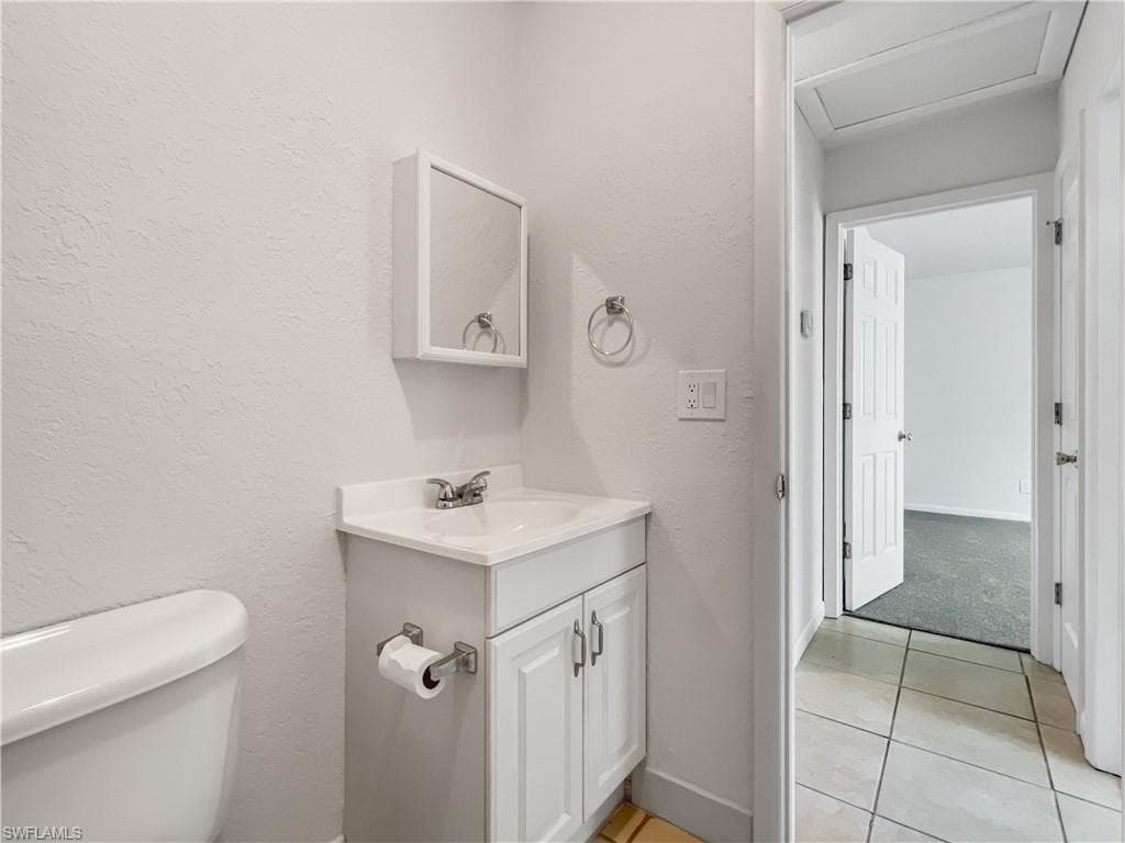 4613 Bayshore Dr B7, Naples, FL 34112-28
