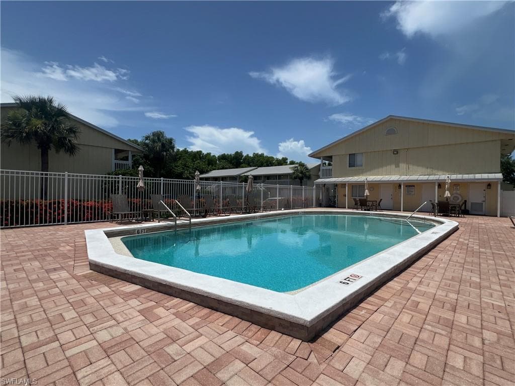 4613 Bayshore Dr B7, Naples, FL 34112-30
