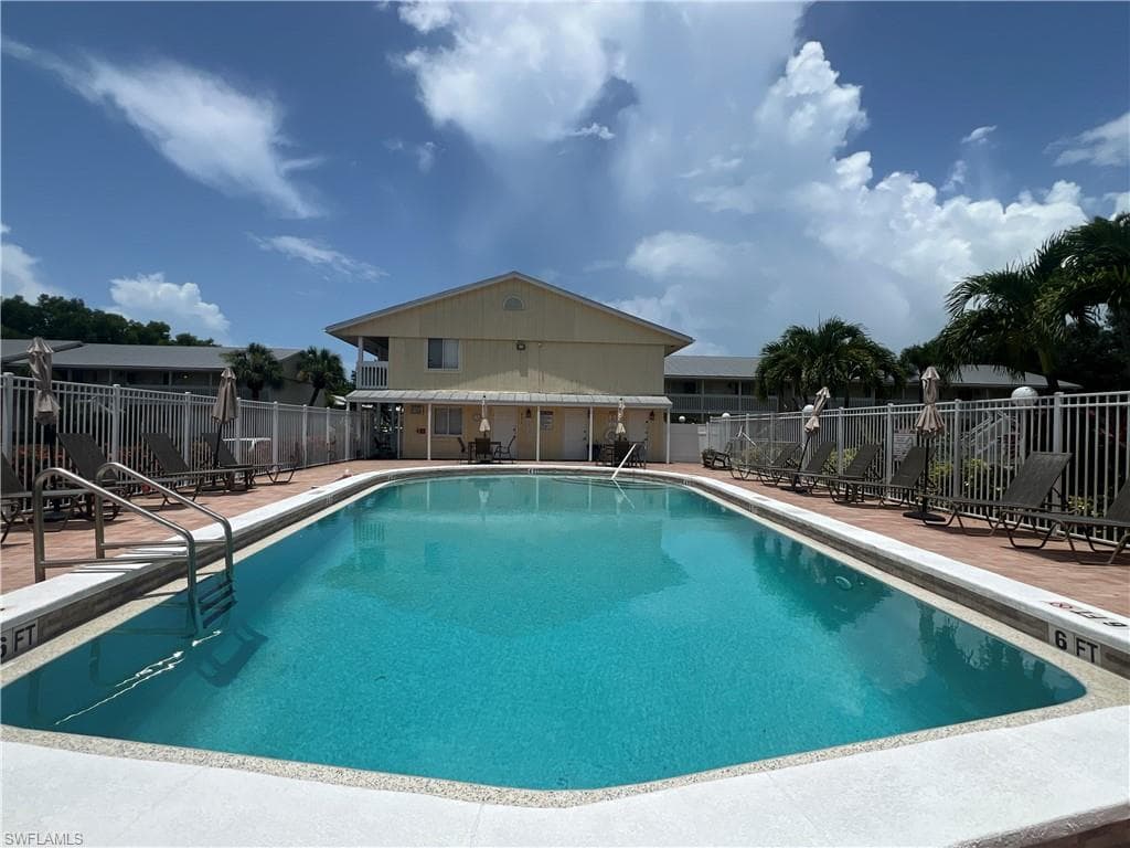 4613 Bayshore Dr B7, Naples, FL 34112-31