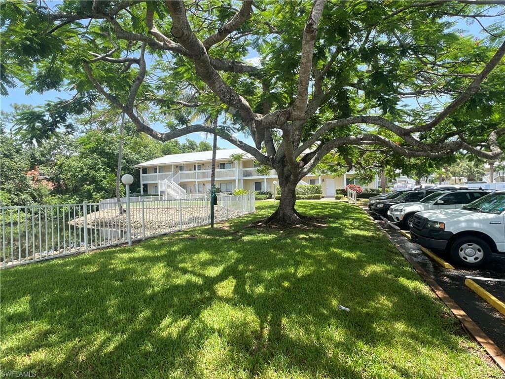 4613 Bayshore Dr B7, Naples, FL 34112-33