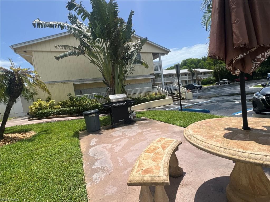 4613 Bayshore Dr B7, Naples, FL 34112-34