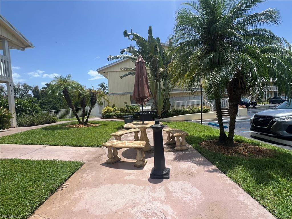 4613 Bayshore Dr B7, Naples, FL 34112-35