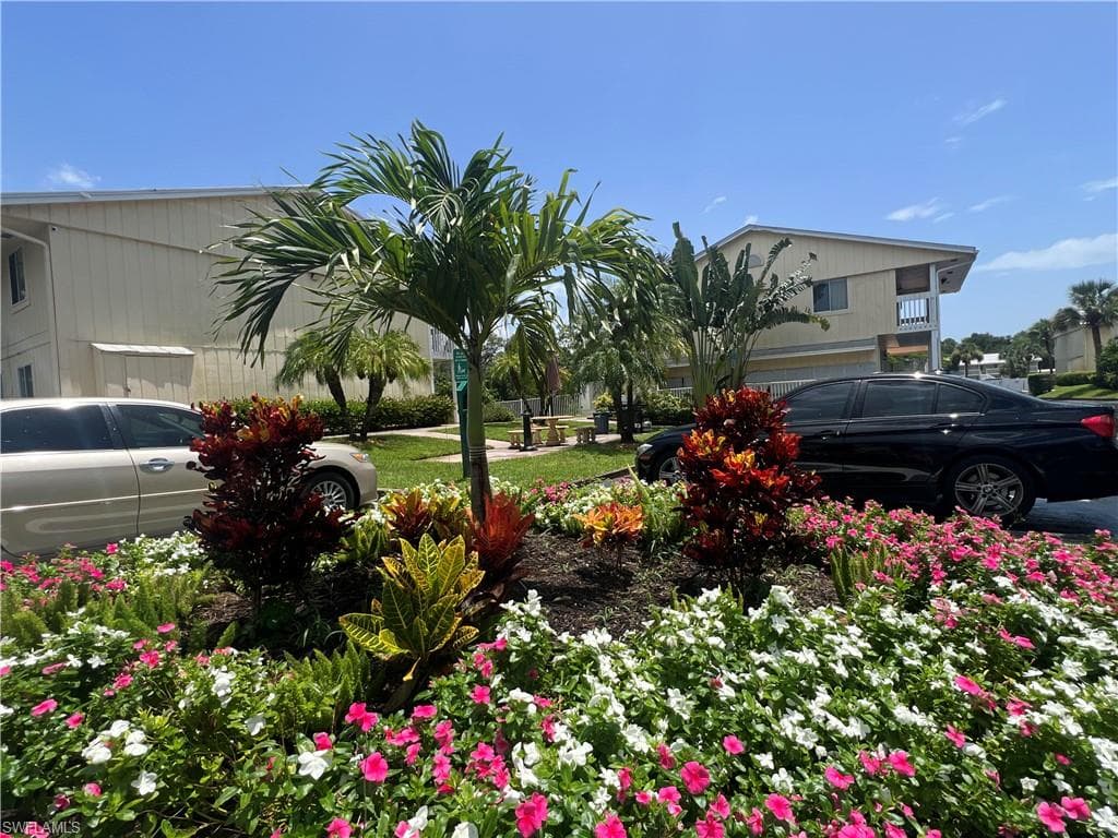 4613 Bayshore Dr B7, Naples, FL 34112-36