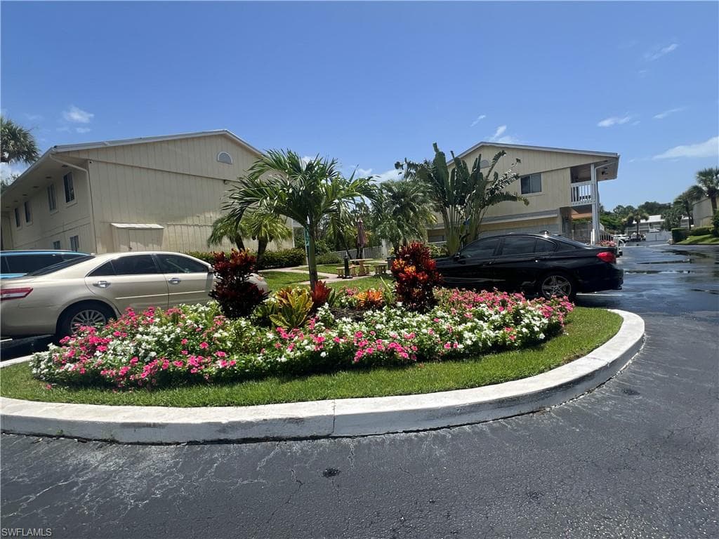 4613 Bayshore Dr B7, Naples, FL 34112-37