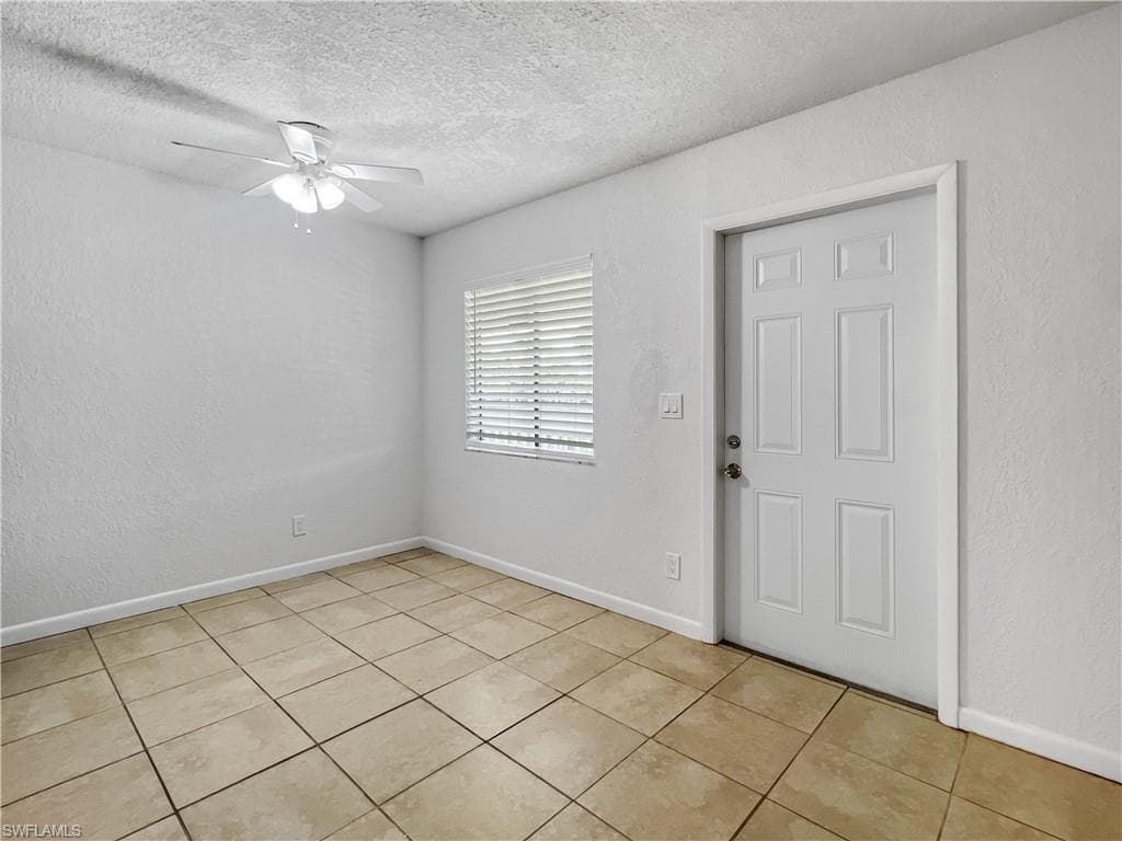 4613 Bayshore Dr B7, Naples, FL 34112-3