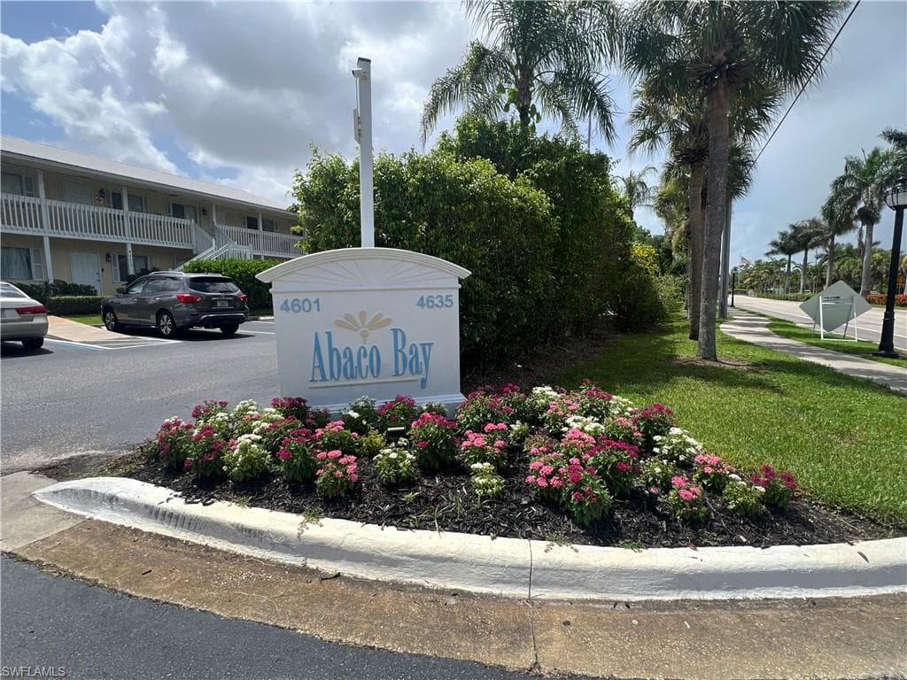 4613 Bayshore Dr B7, Naples, FL 34112-39