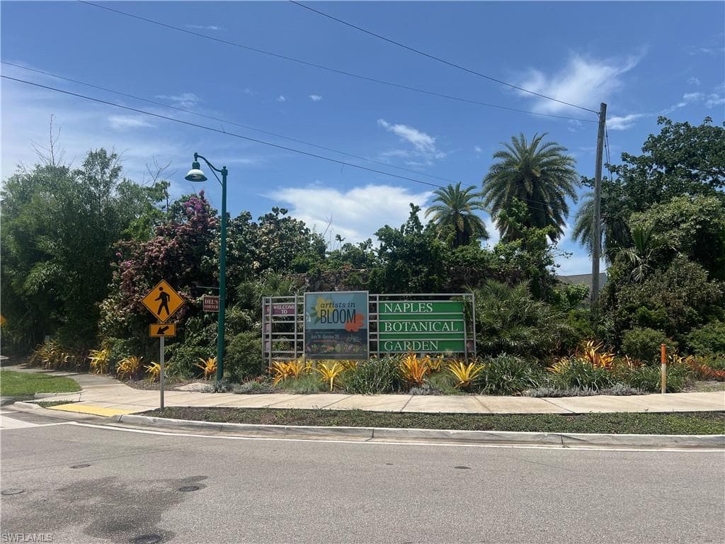 4613 Bayshore Dr B7, Naples, FL 34112-40