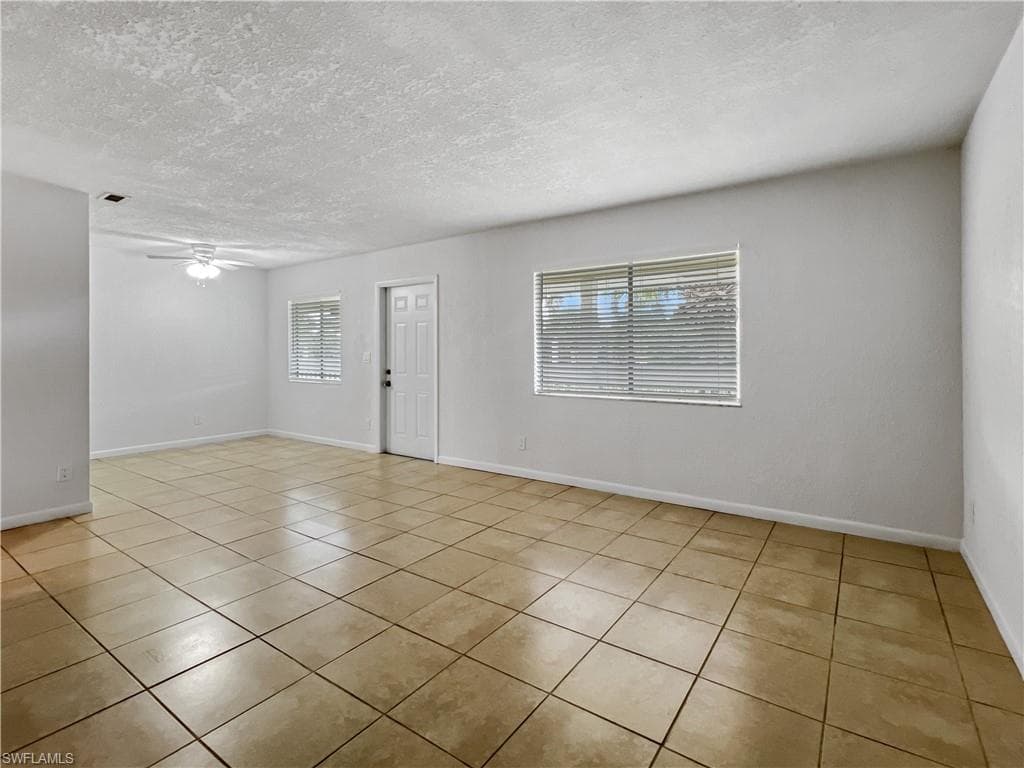 4613 Bayshore Dr B7, Naples, FL 34112-4