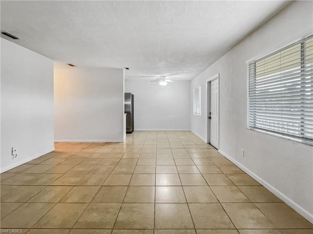 4613 Bayshore Dr B7, Naples, FL 34112-6