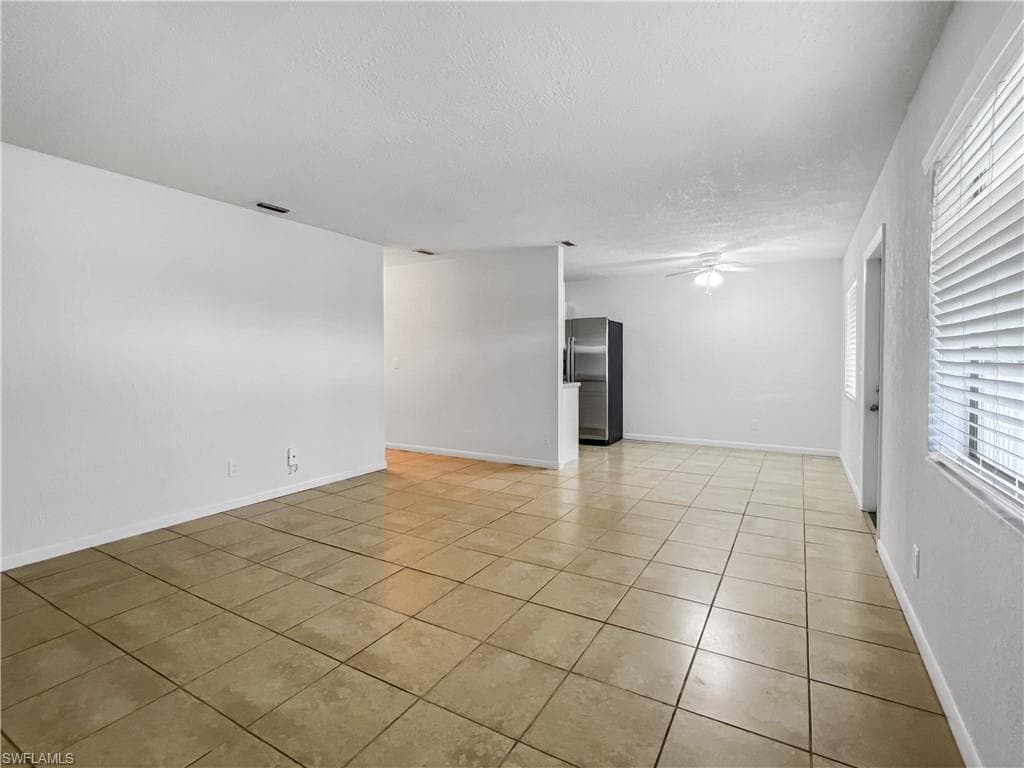 4613 Bayshore Dr B7, Naples, FL 34112-7
