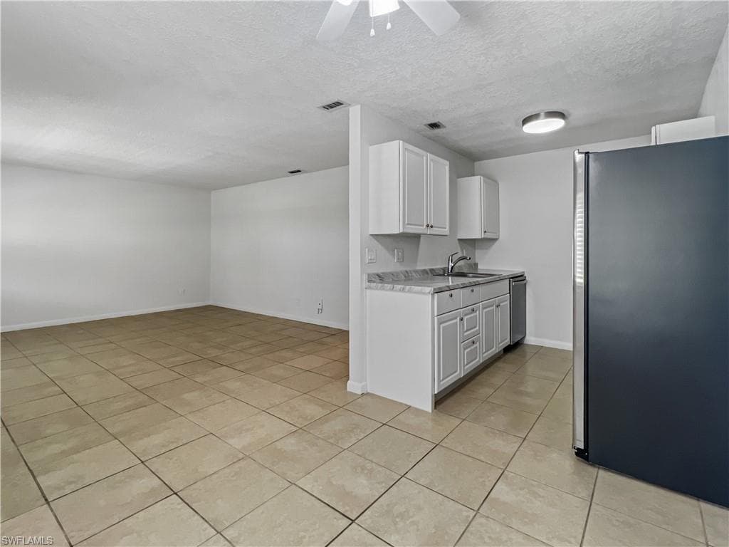 4613 Bayshore Dr B7, Naples, FL 34112-8