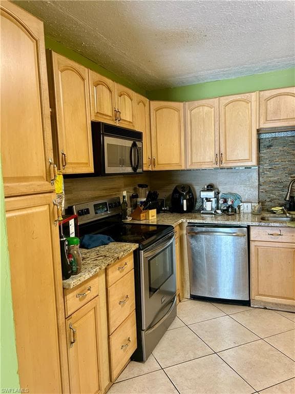 4212 32nd Ave SW, Naples, FL 34116-5