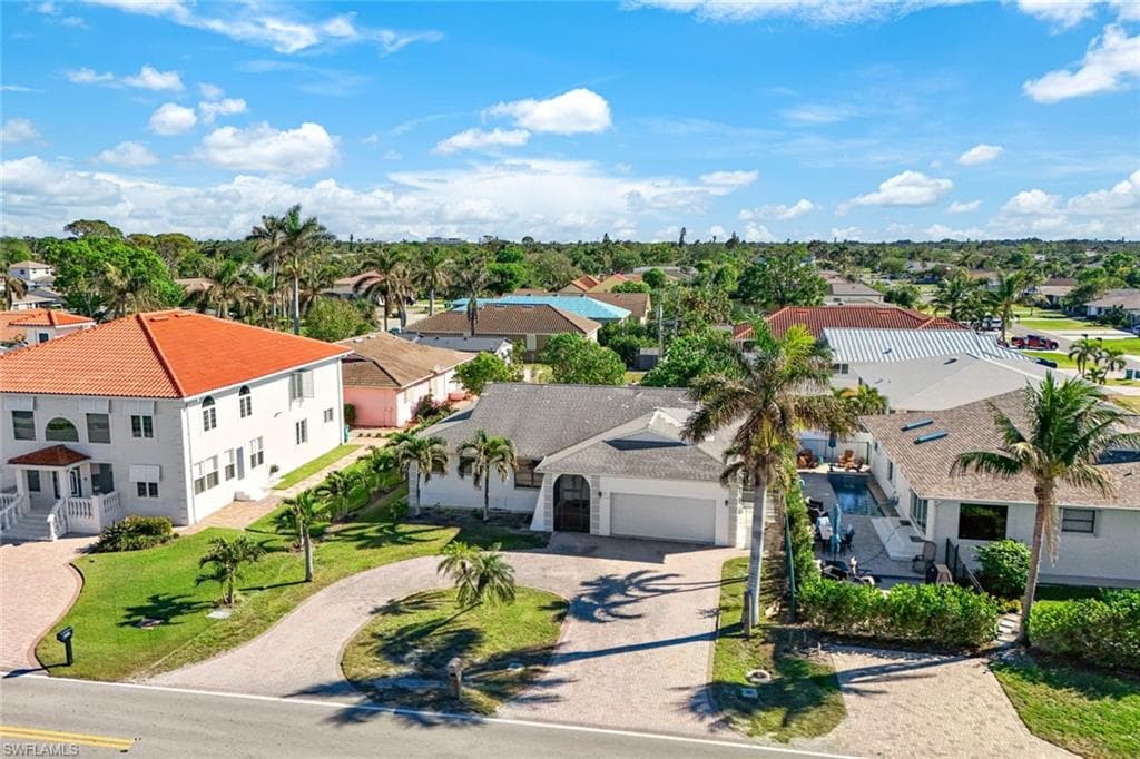 9940 Vanderbilt Dr, Naples, FL 34108-13