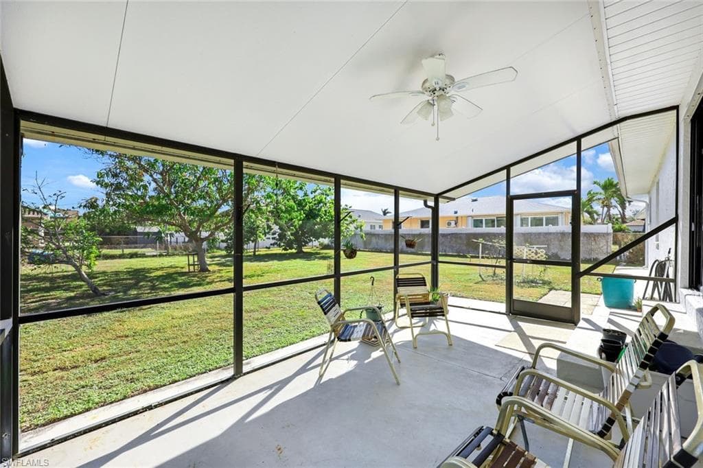 9940 Vanderbilt Dr, Naples, FL 34108-17
