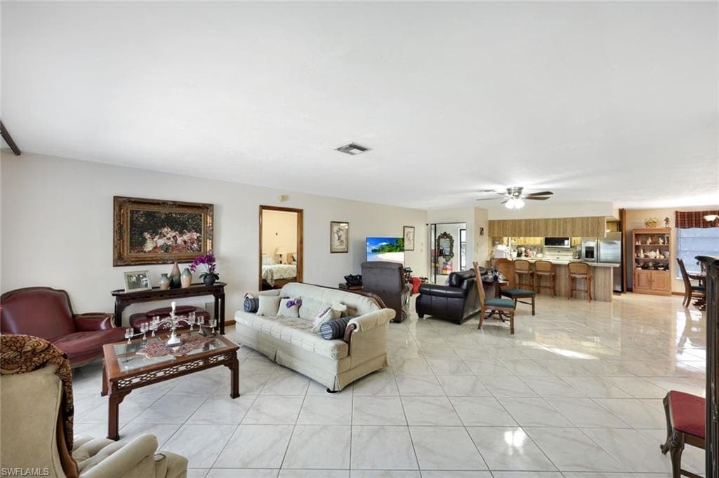 9940 Vanderbilt Dr, Naples, FL 34108-18